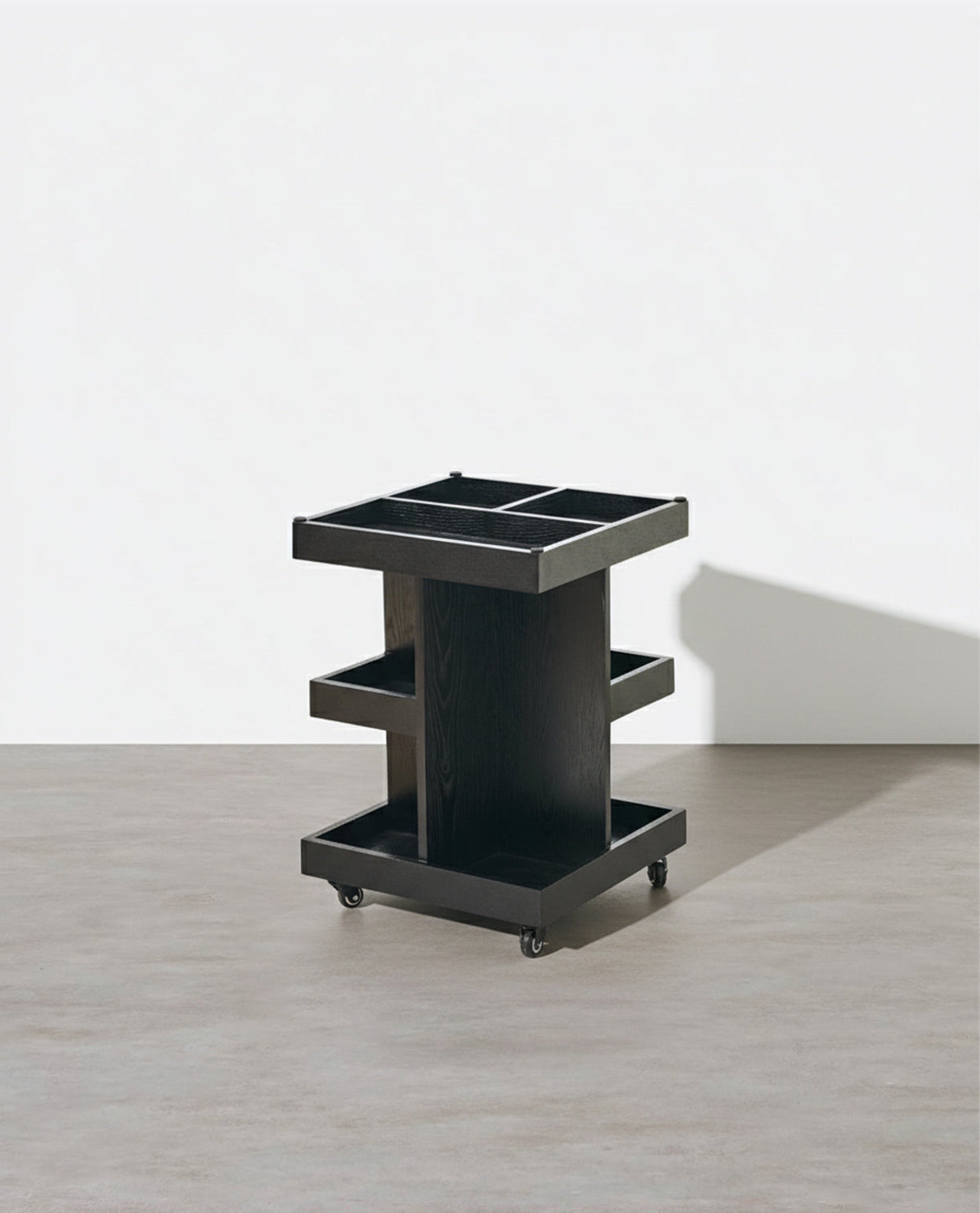 Mesa auxiliar estrecha Cassandra, color negro 