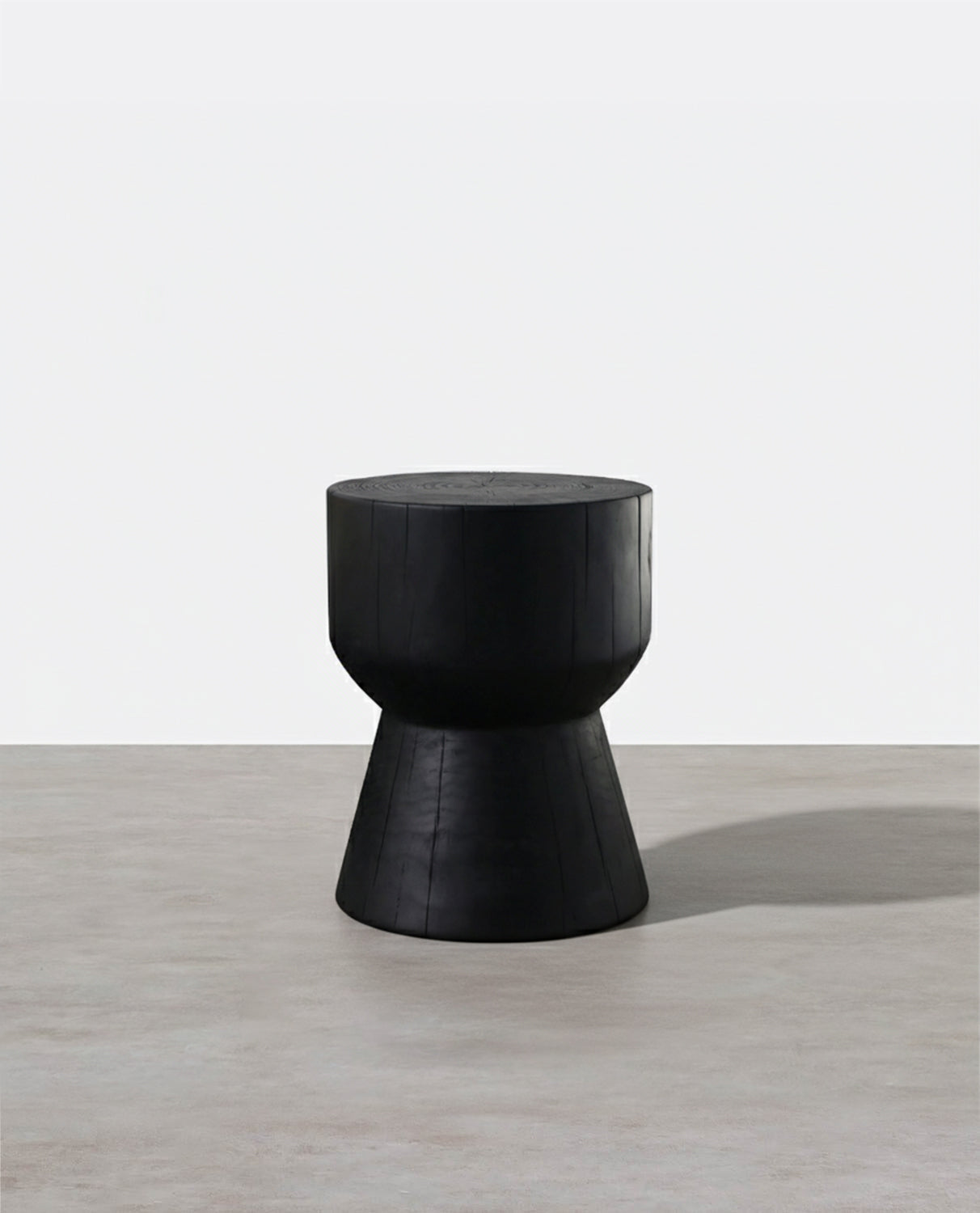 Table d'appoint R86, chêne noir